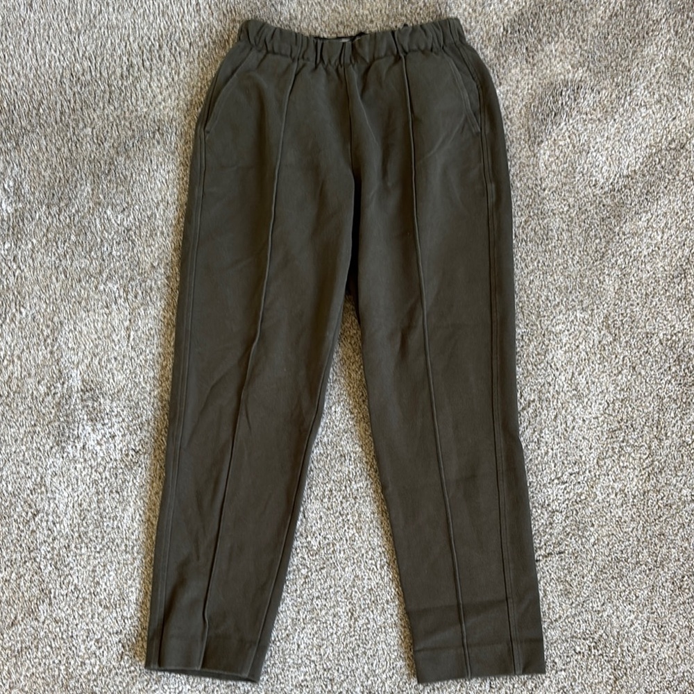 Everlane dream pant. Size small. EUC!